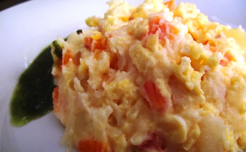 Ensalada de papa y huevos&nbsp;revueltos