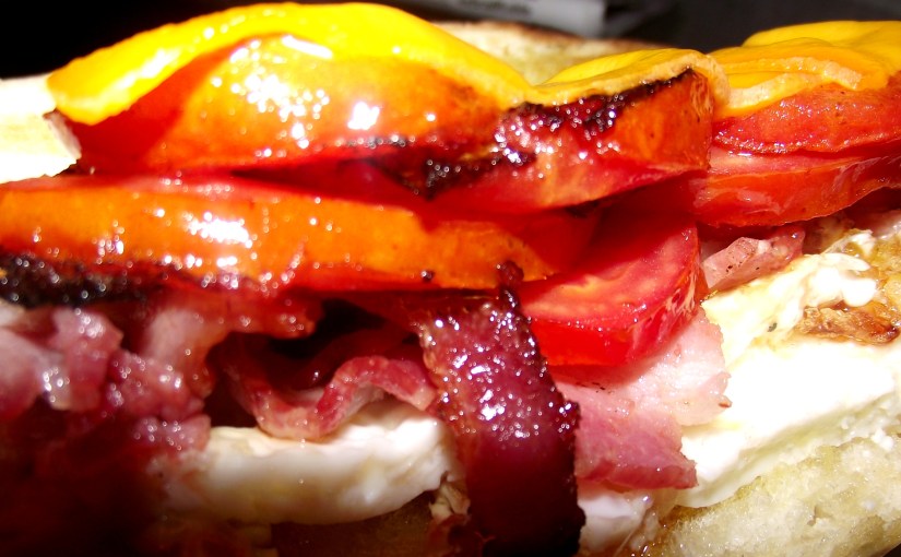 ¡Sandwich de queso, huevo y&nbsp;tocino!
