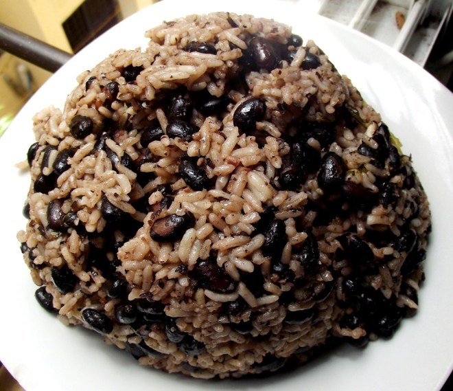 moro congrí (moro de habichuelas negras)