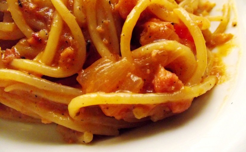 Espaguetis en salsa de chorizo y&nbsp;longaniza