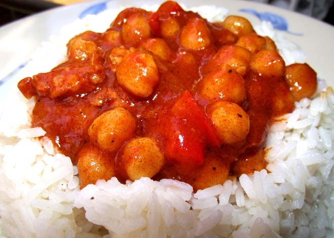 garbanzos boricuas en cama de arroz