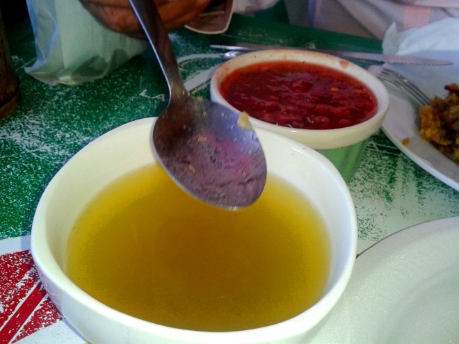 Caldo de pollo y pico de gallo