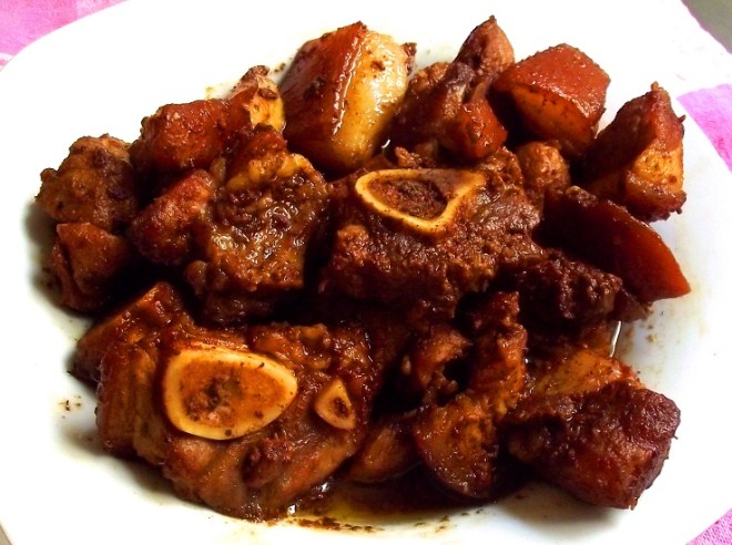 Cerdo guisado dominicano