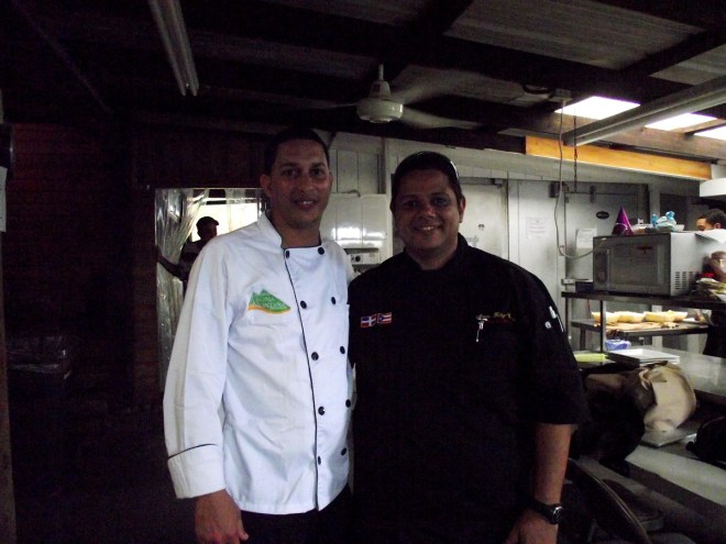 En la cocina de Aroma de la Montaña Restaurant con el Chef Carlos Ramirez