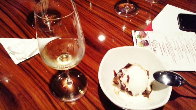 Errazurriz Sauvignon Blanc Late Harvest y helado de vainilla con banana nut cake