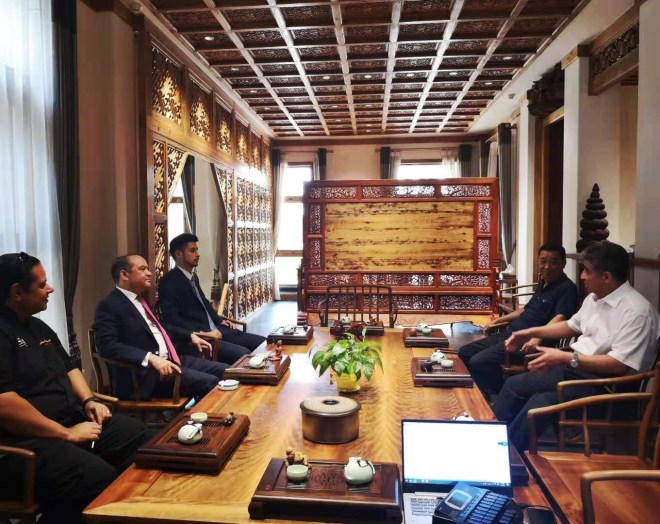 Embajador Briunny Garabito y Arturo Feliz-Camilo