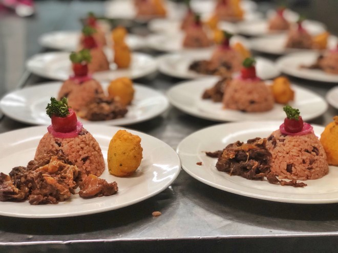 Rabo encendío, moro de habichuelas, arepitas de maíz