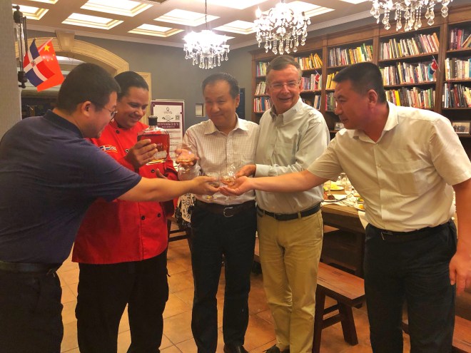 El profesor Vellas explica las particularidades del ron