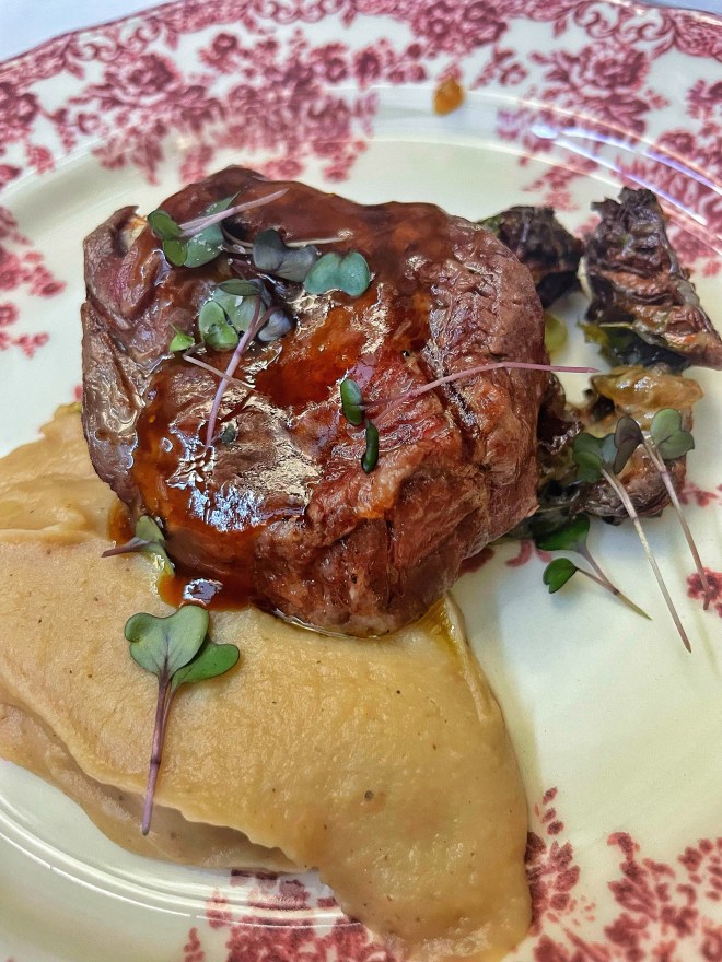 Tenderloin y pure de alubias